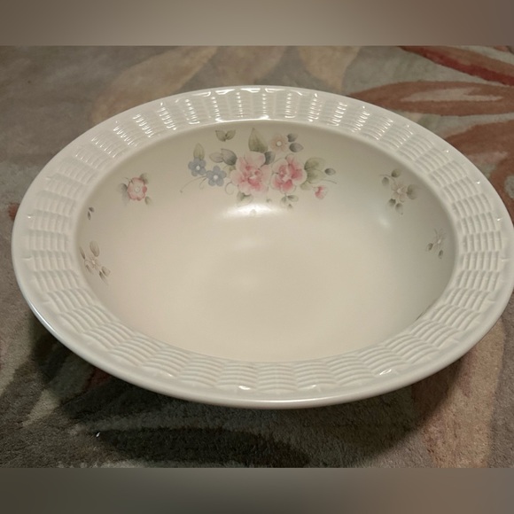 Vintage Pfaltzgraff Tea Rose Stoneware Basket Weave Serving Bowl. 11.5” diameter - Picture 4 of 10